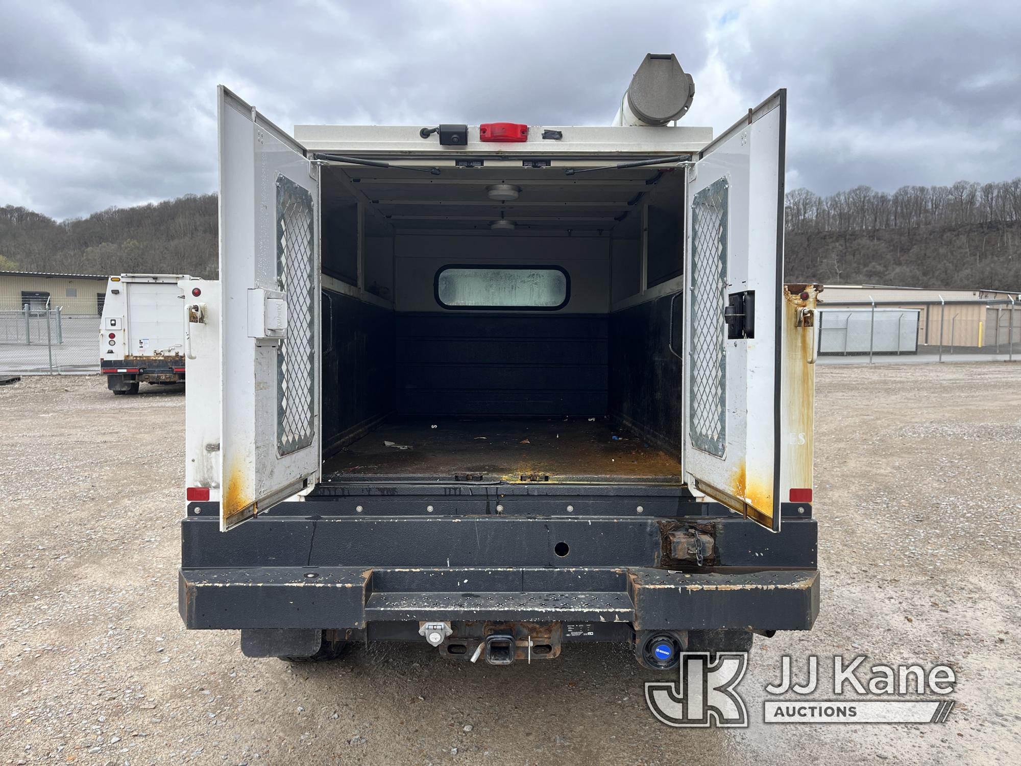 (Smock, PA) 2017 Ford F250 4x4 Extended-Cab Enclosed Service Truck Runs & Moves, Passenger Side Mirr