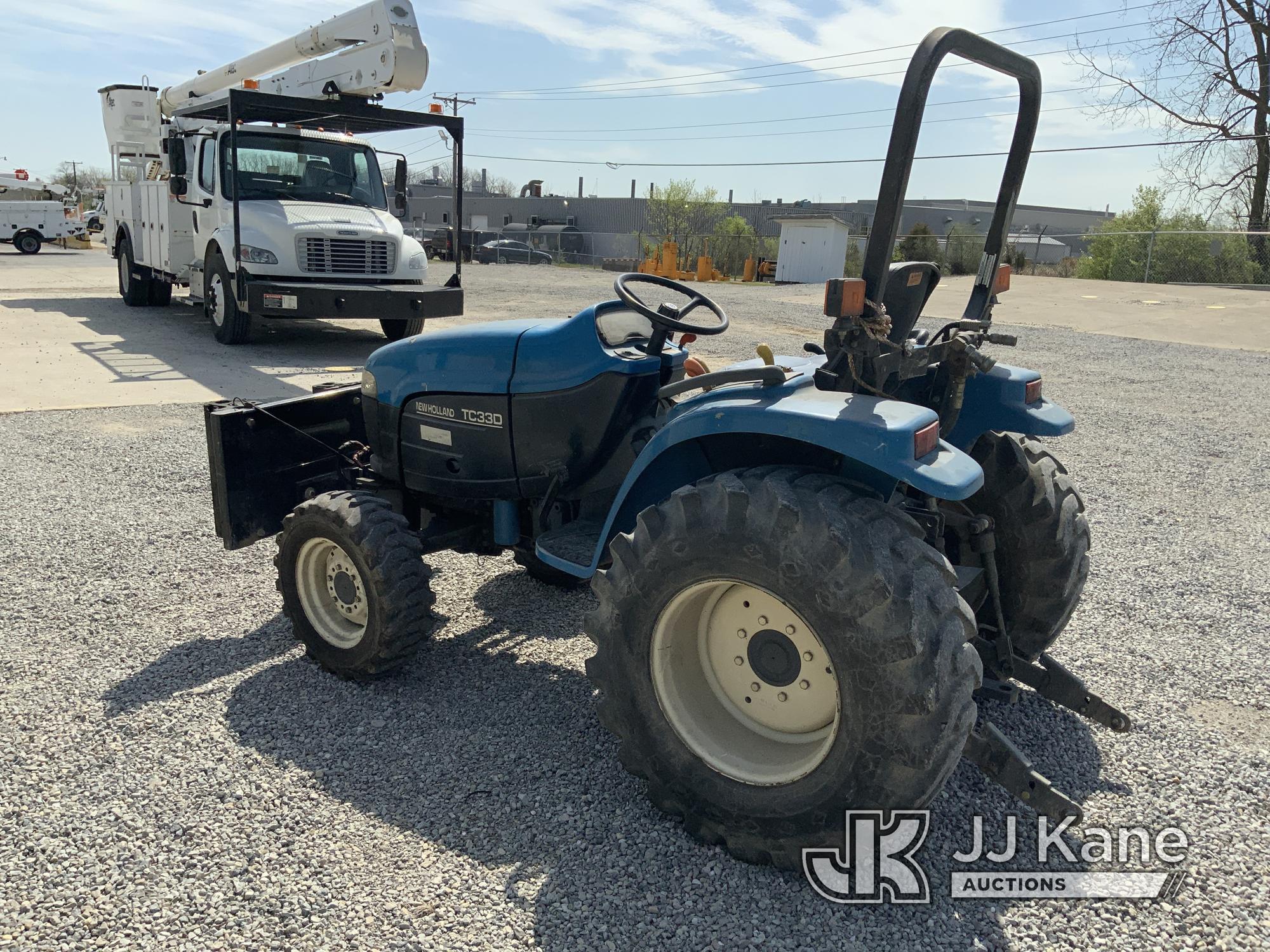 (Fort Wayne, IN) New Holland TC33D Utility Tractor Runs & Moves) (Bad Battery