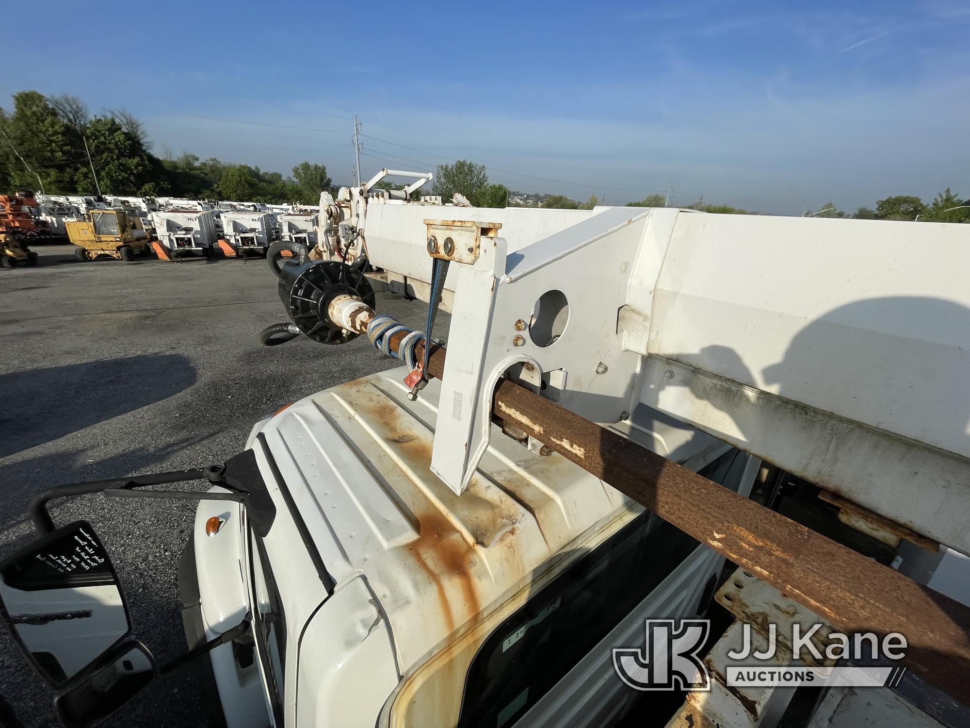 (Plymouth Meeting, PA) Altec DM47-TR, Digger Derrick rear mounted on 2008 International 7300 4x4 Uti