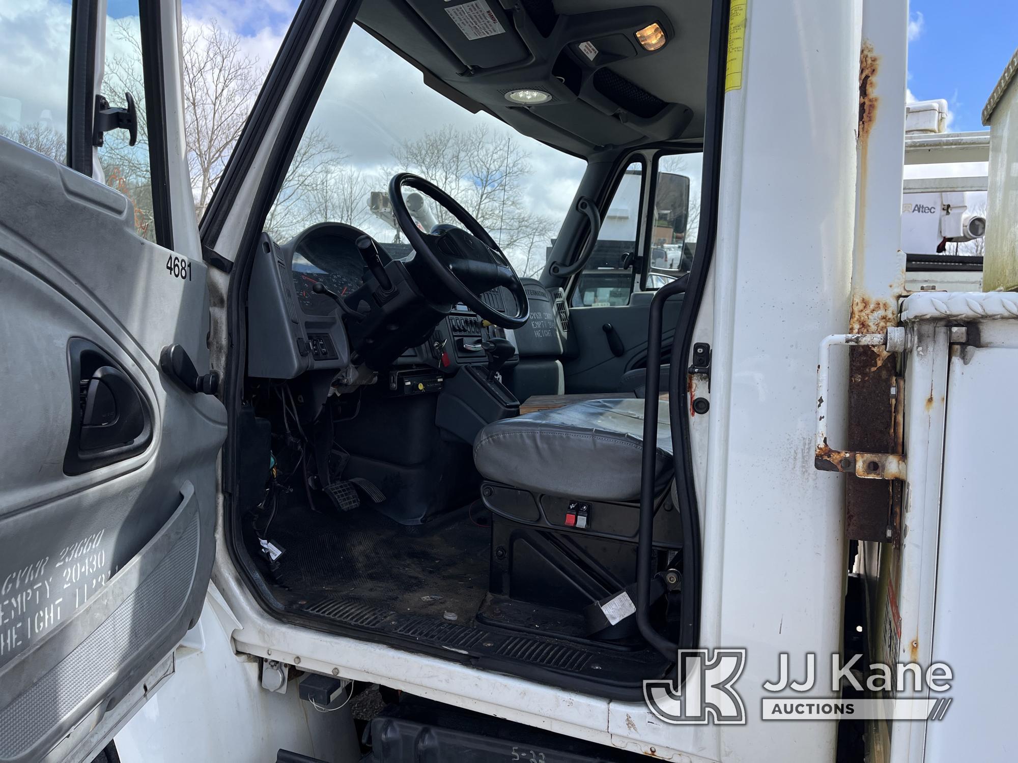 (Smock, PA) Altec TA40, Articulating & Telescopic Bucket mounted behind cab on 2006 International 43