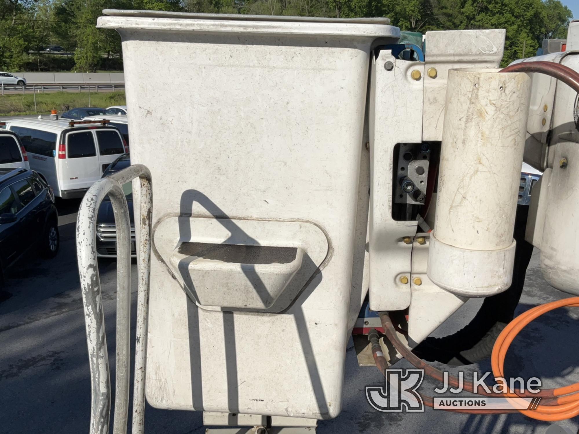 (Chester Springs, PA) Altec A55-OC, Material Handling Bucket Truck mounted on 2008 Freightliner M2 1