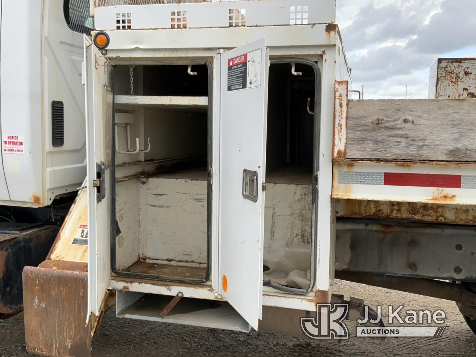 (Charlotte, MI) Altec D3060-TR, Digger Derrick rear mounted on 2004 International 7400 6x6 T/A Utili