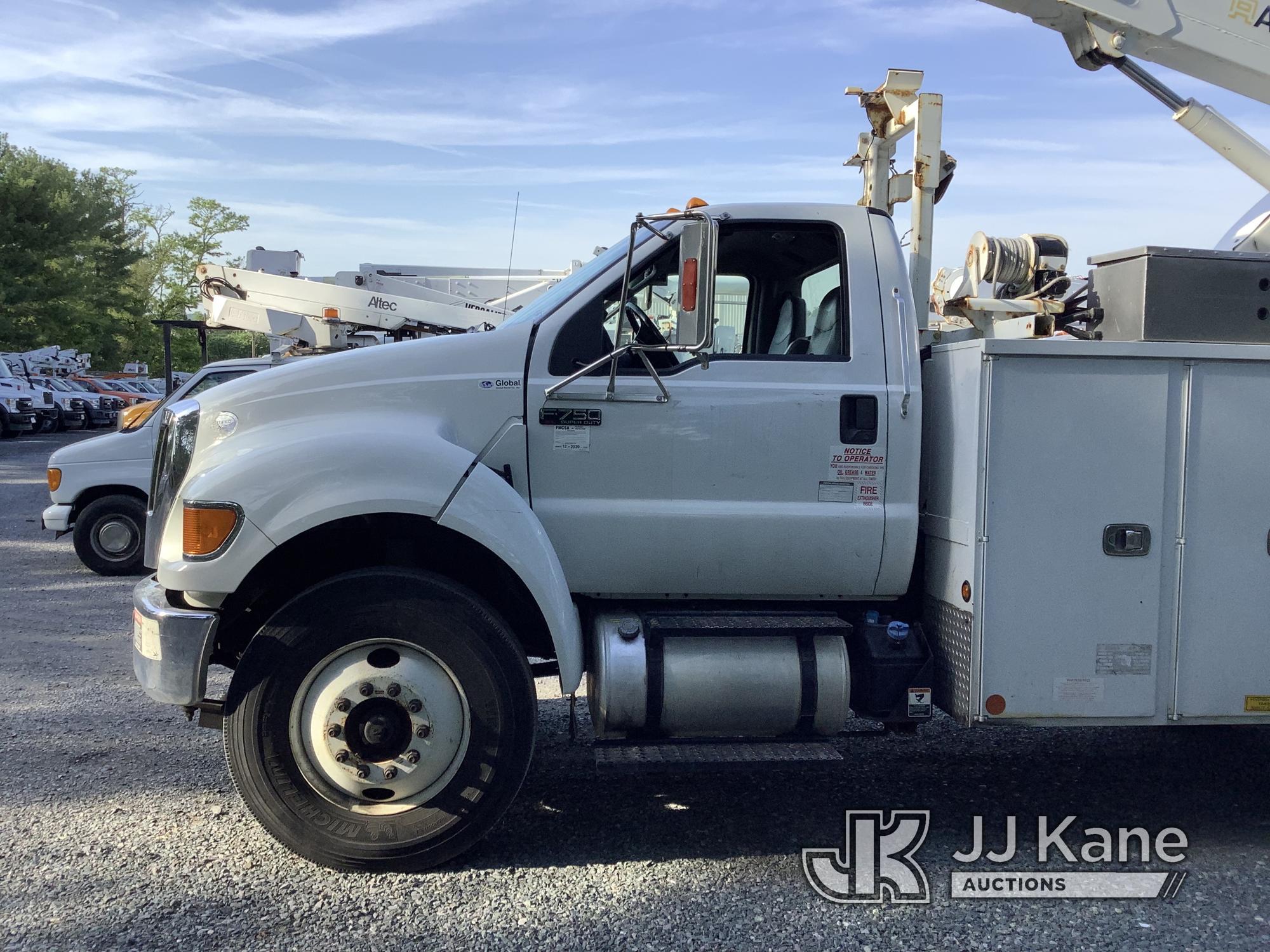 (Frederick, MD) Altec T40P, Articulating & Telescopic Bucket mounted on 2015 Ford F750 Service Truck