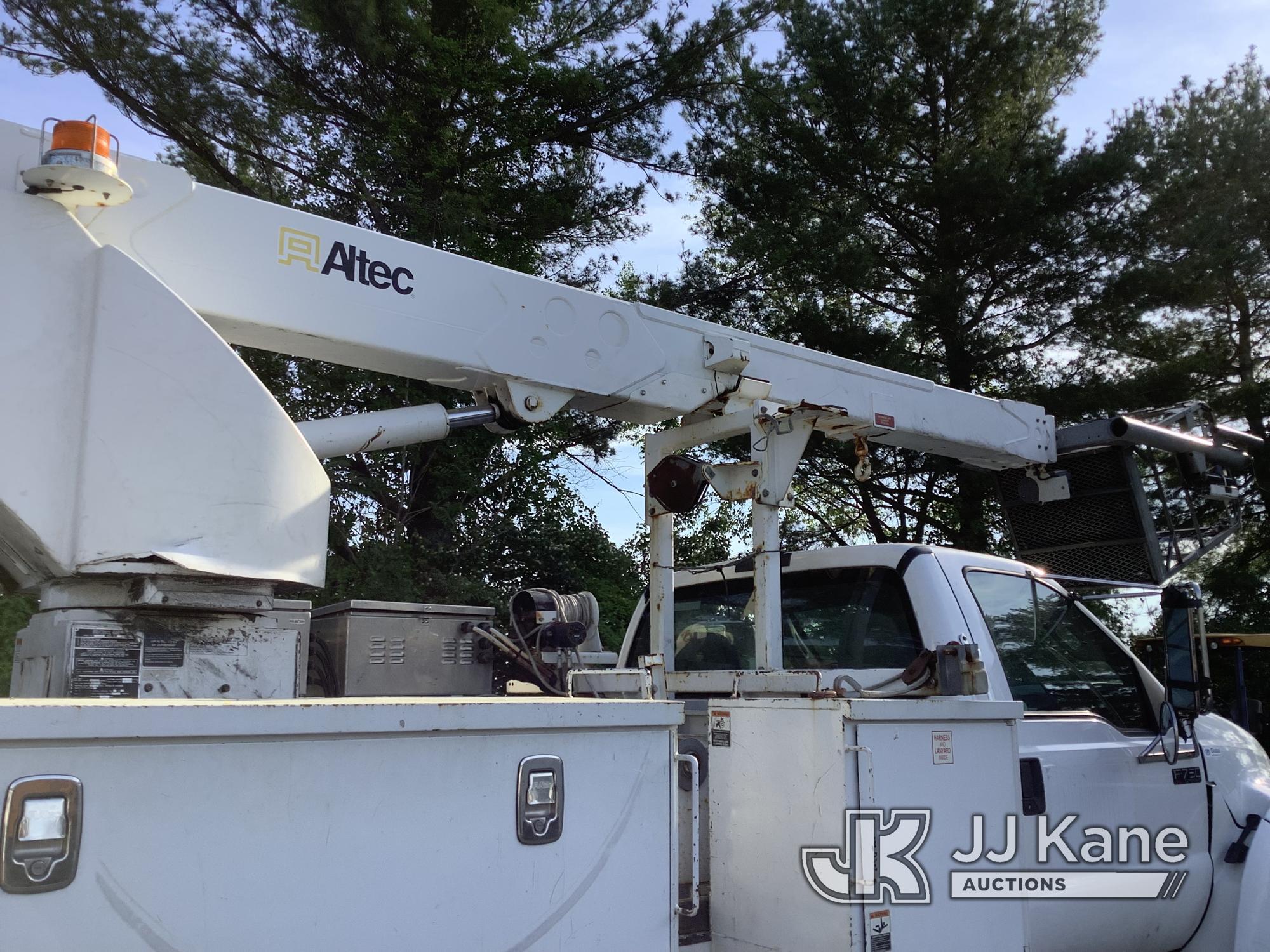 (Frederick, MD) Altec T40P, Articulating & Telescopic Bucket mounted on 2015 Ford F750 Service Truck