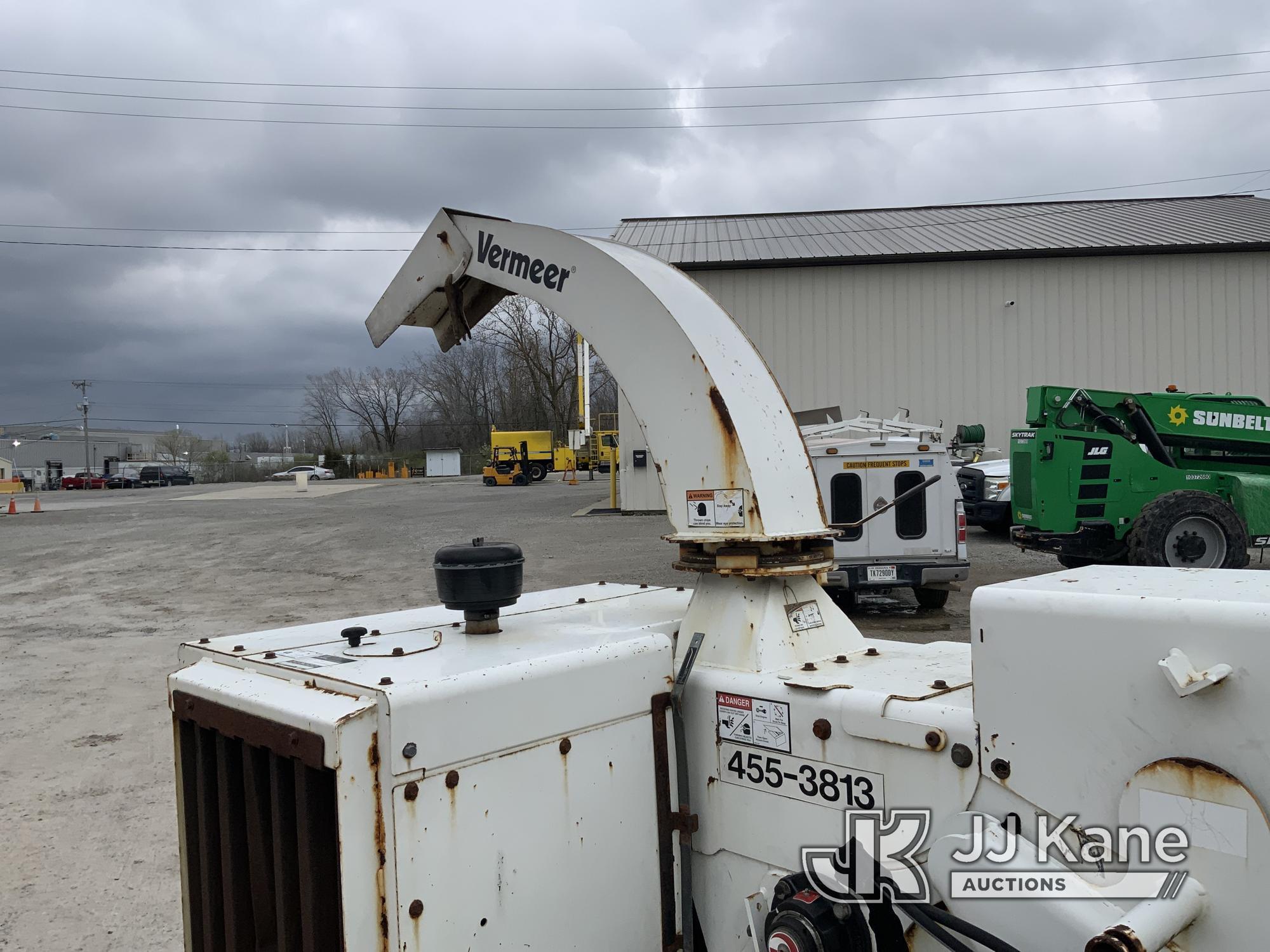 (Fort Wayne, IN) 2013 Vermeer BC1000XL Chipper (12in Drum), trailer mtd. NO TITLE) (Runs & Operates