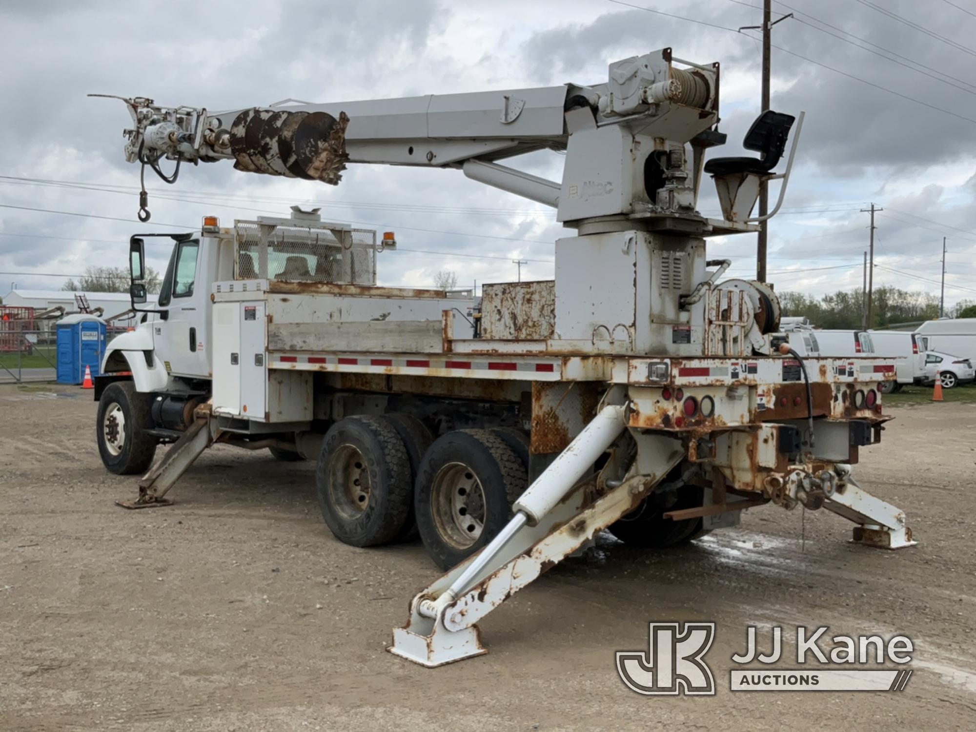 (Charlotte, MI) Altec D3060-TR, Digger Derrick rear mounted on 2004 International 7400 6x6 T/A Utili