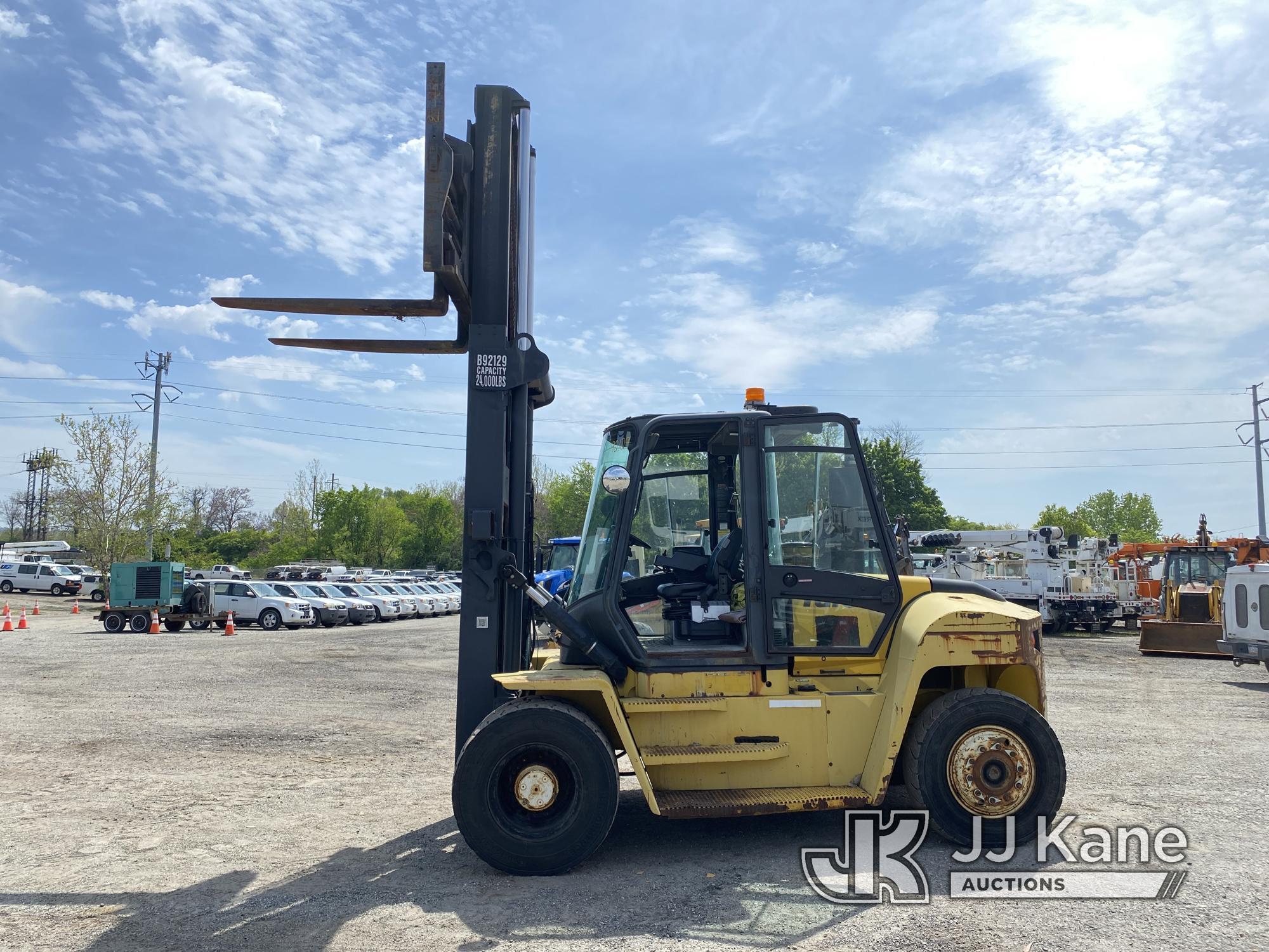 (Plymouth Meeting, PA) Yale GDP250DBECCV143 Pneumatic Tired Forklift Runs & Moves, Not Charging