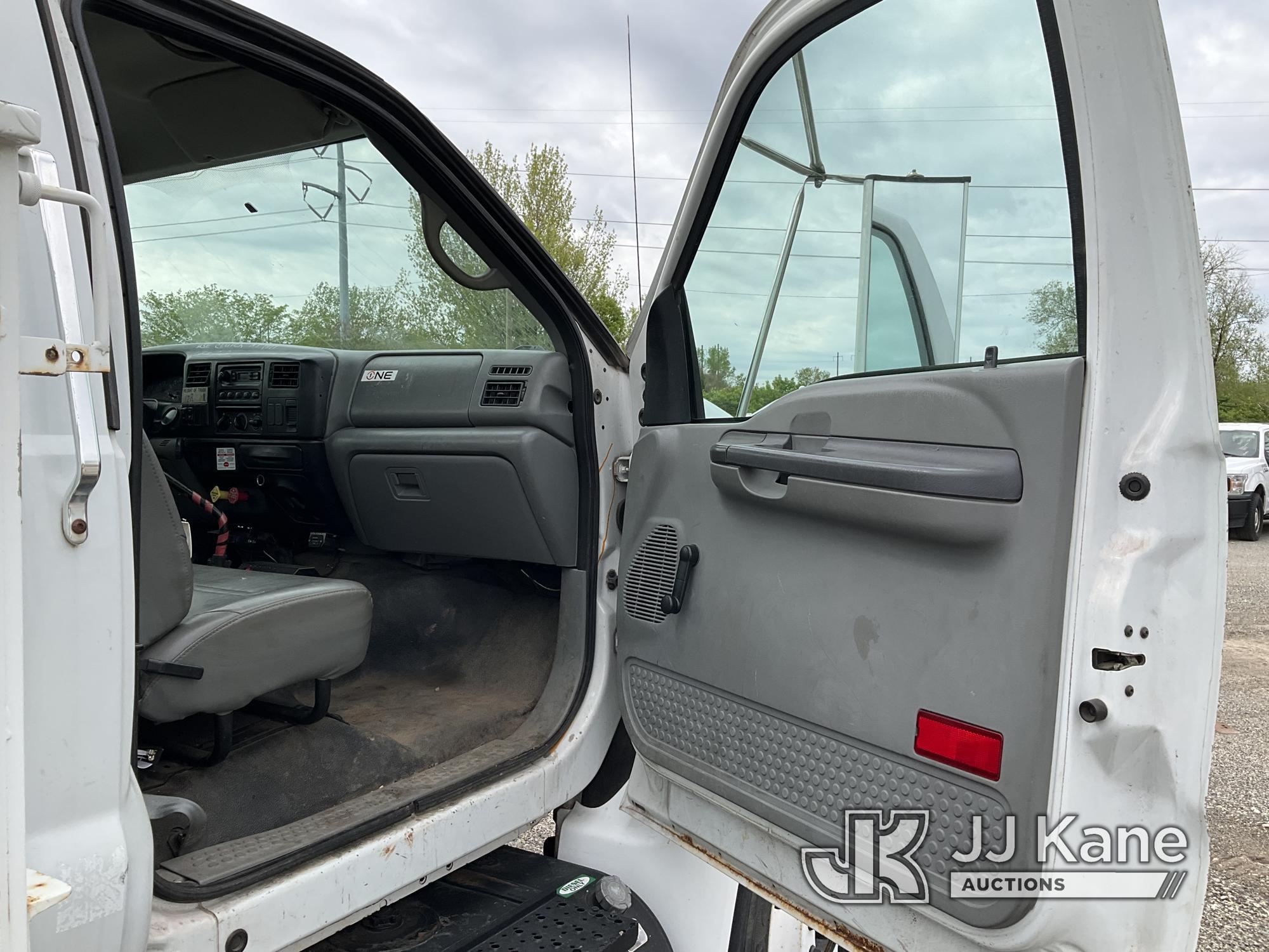 (Plymouth Meeting, PA) Terex/HiRanger HRX55-MH, Material Handling Bucket Truck rear mounted on 2007