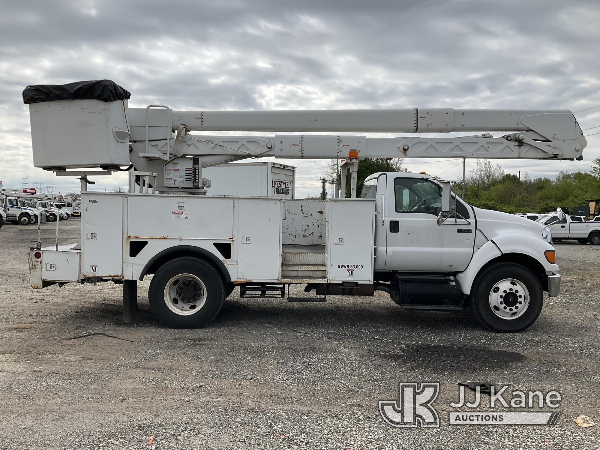 (Plymouth Meeting, PA) Terex/HiRanger HRX55-MH, Material Handling Bucket Truck rear mounted on 2007