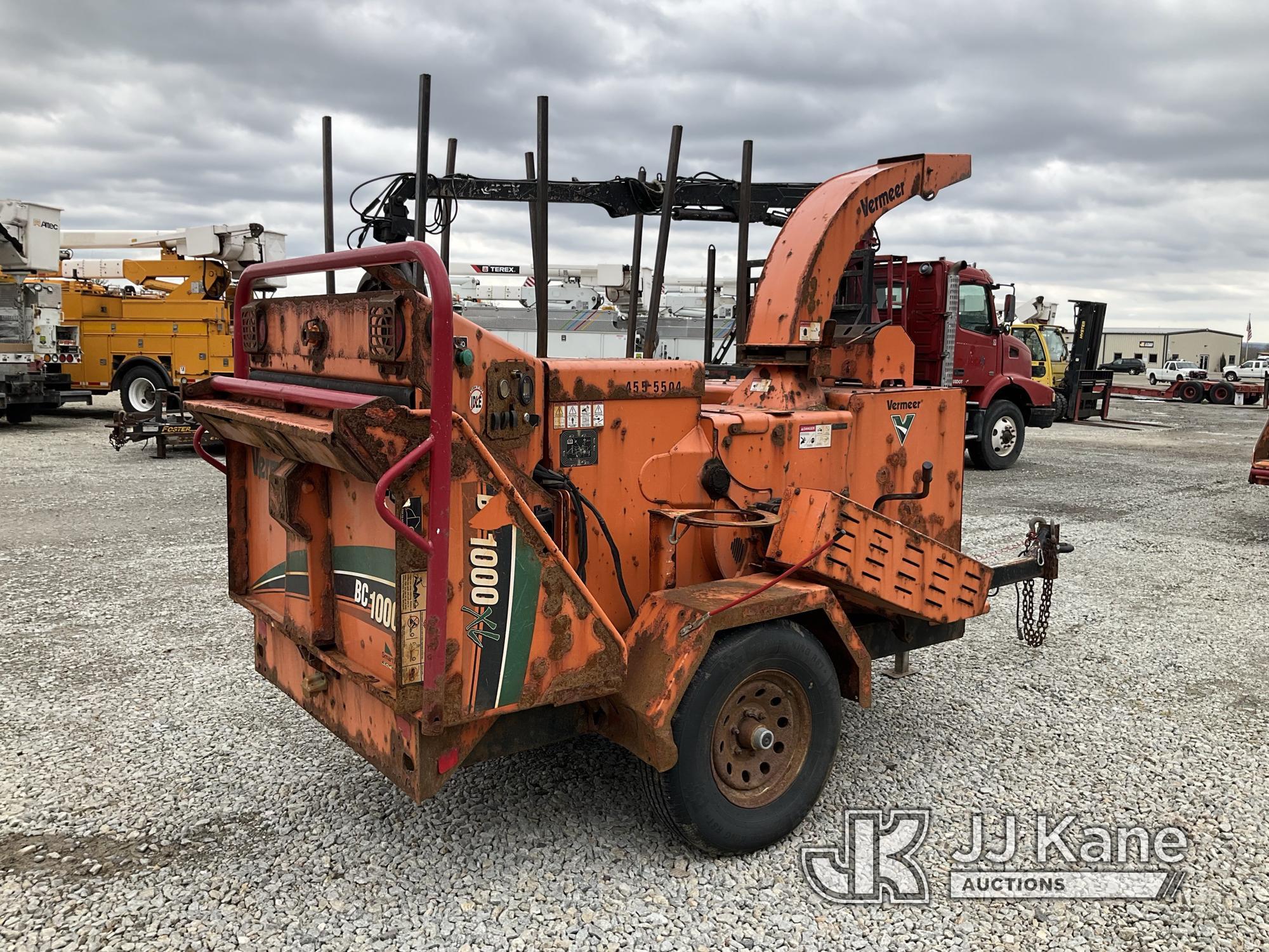 (Shrewsbury, MA) 2015 Vermeer BC1000XL Chipper (12in Drum) Runs) (Operating Condition Unknown, Rust