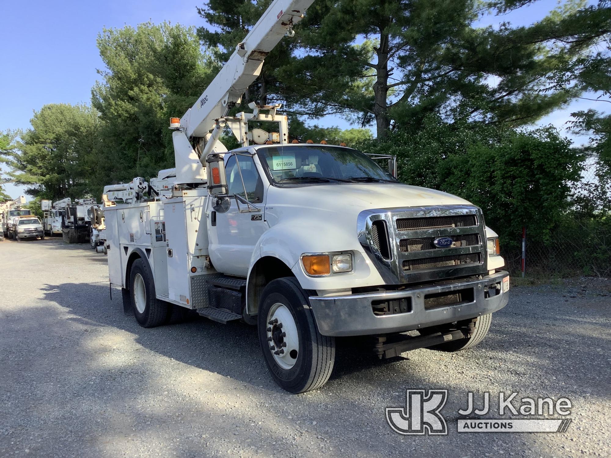 (Frederick, MD) Altec T40P, Articulating & Telescopic Bucket mounted on 2015 Ford F750 Service Truck