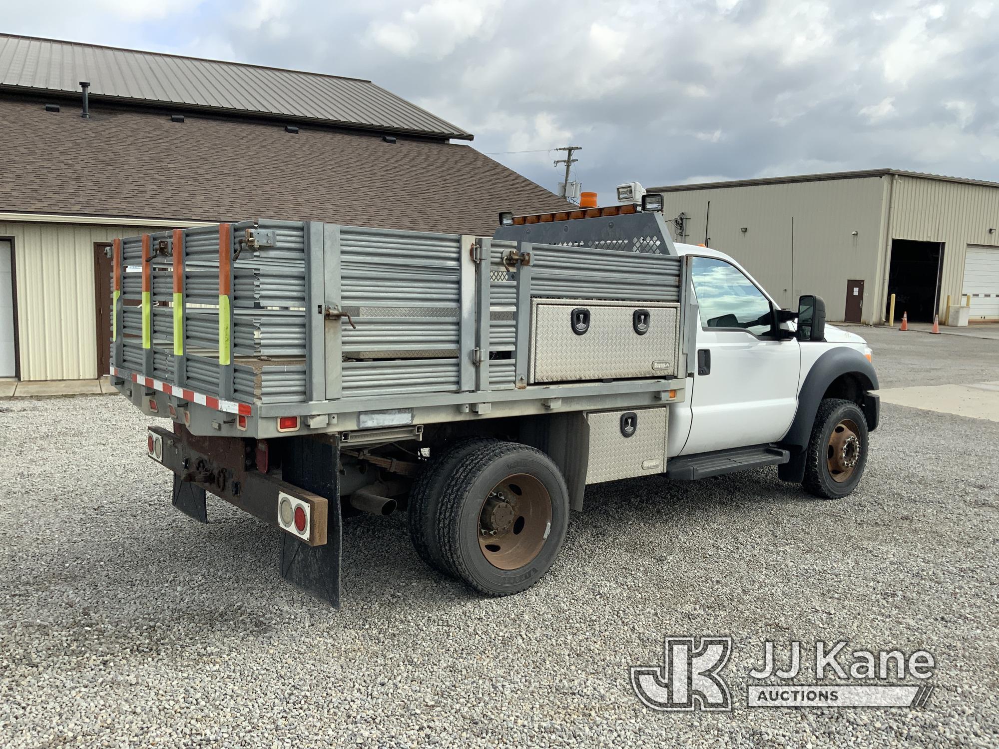 (Fort Wayne, IN) 2012 Ford F450 4x4 Flatbed Truck Runs & Moves