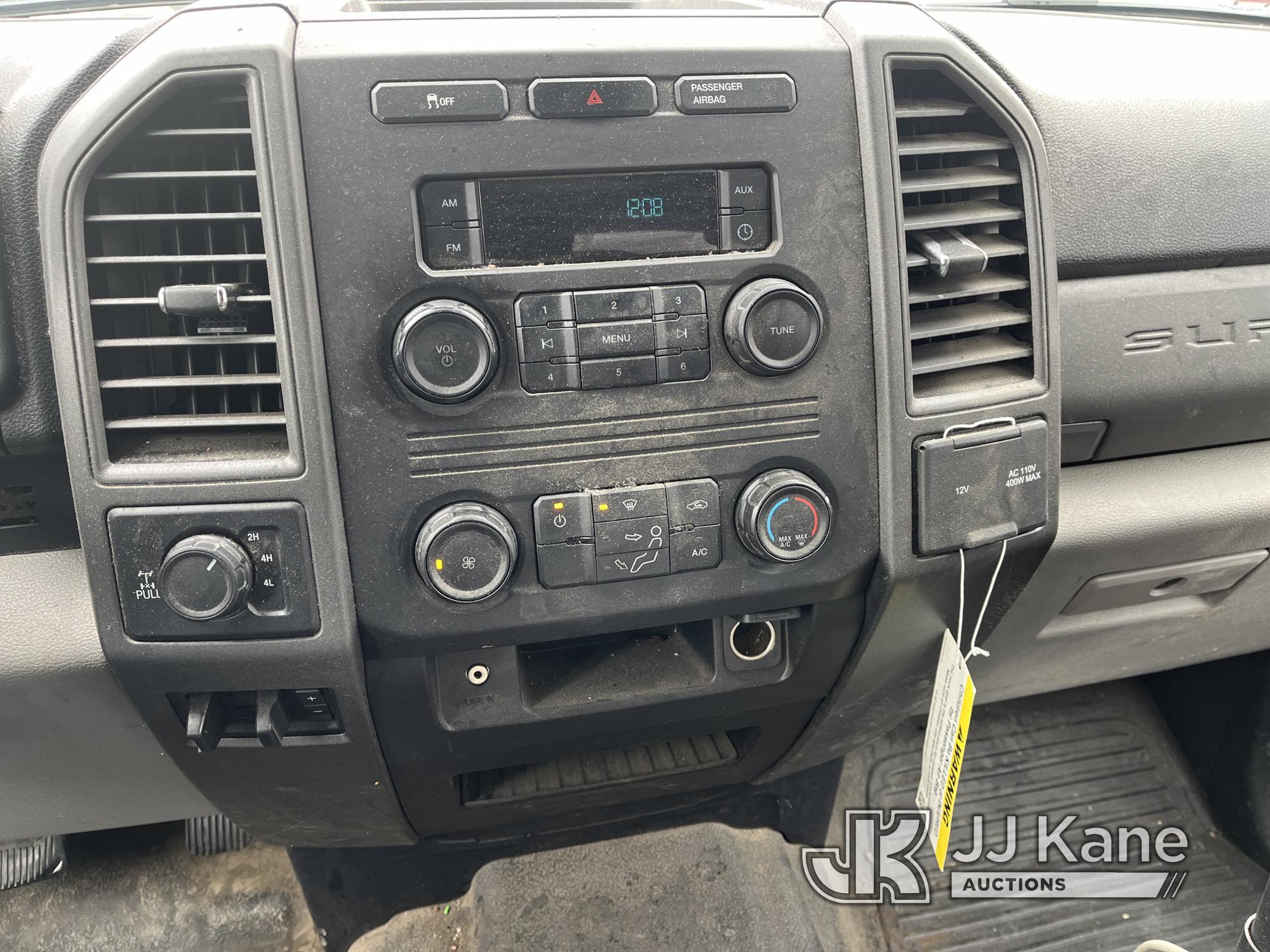 (Smock, PA) 2017 Ford F250 4x4 Extended-Cab Enclosed Service Truck Runs & Moves, Passenger Side Mirr
