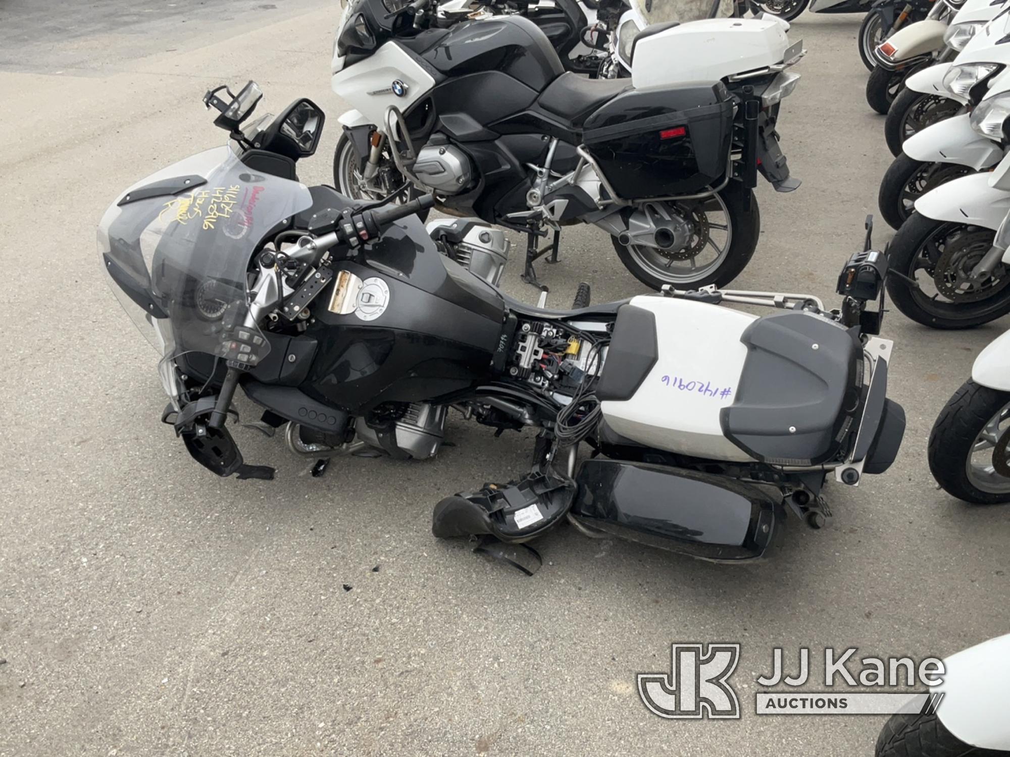 (Jurupa Valley, CA) 2020 BMW R 1250 RT Motorcycle Not Running , No Key , wrecked , Stripped Of Parts
