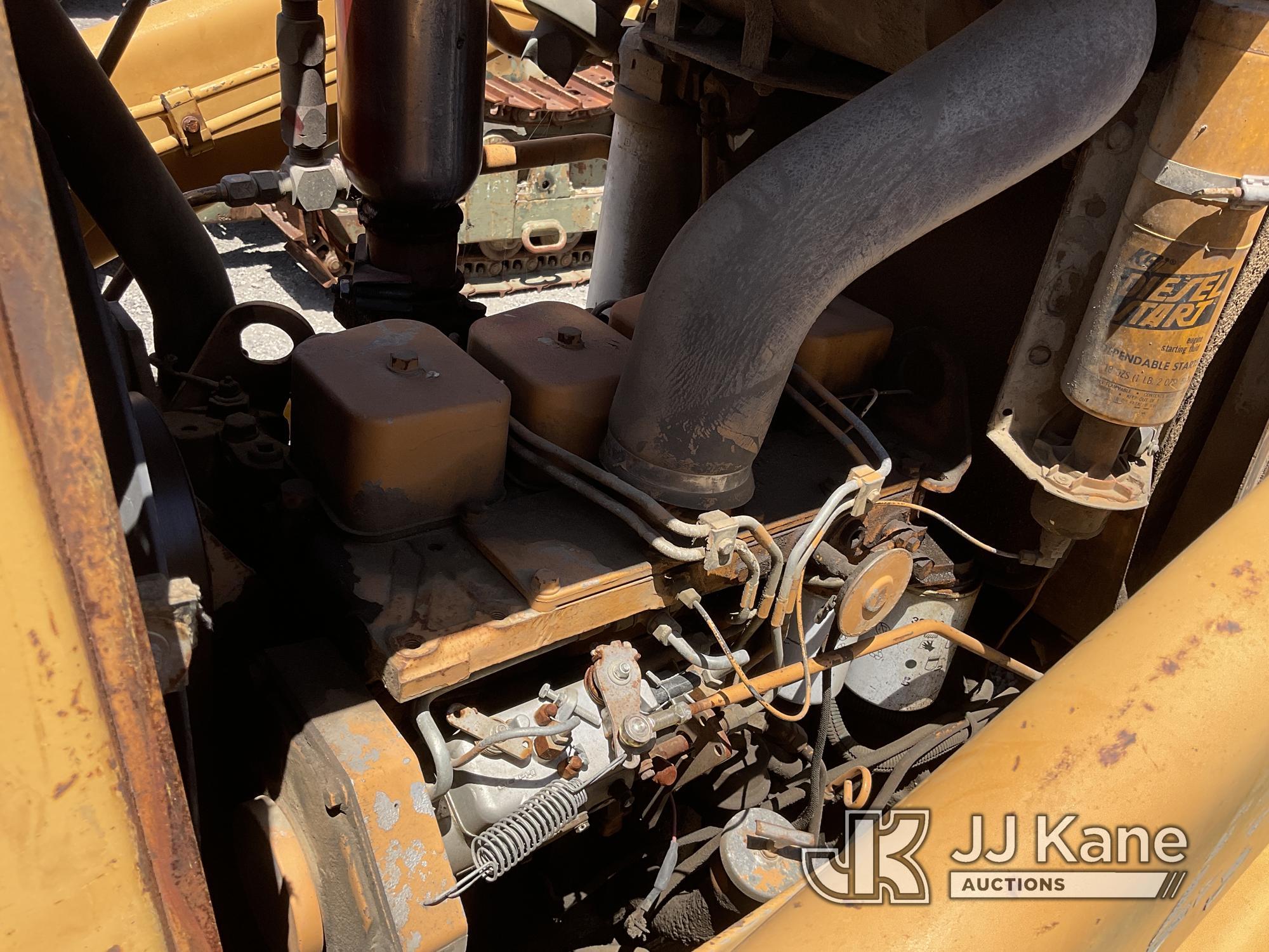 (Jurupa Valley, CA) 1989 Case Tractor Utility Tractor Loader Runs & Moves