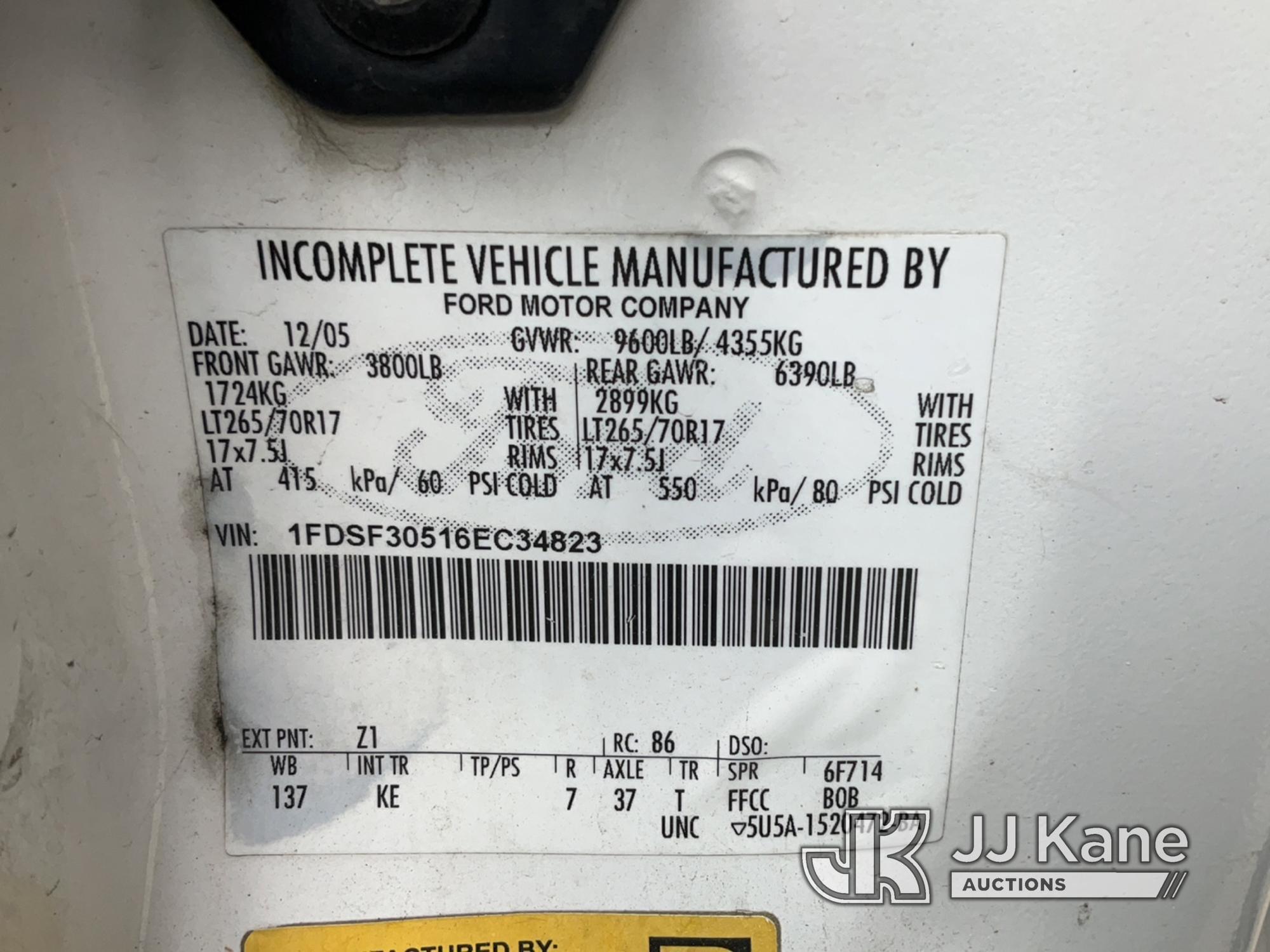 (Jurupa Valley, CA) 2006 Ford F350 Service Truck Runs & Moves, Check Engine Light Is On