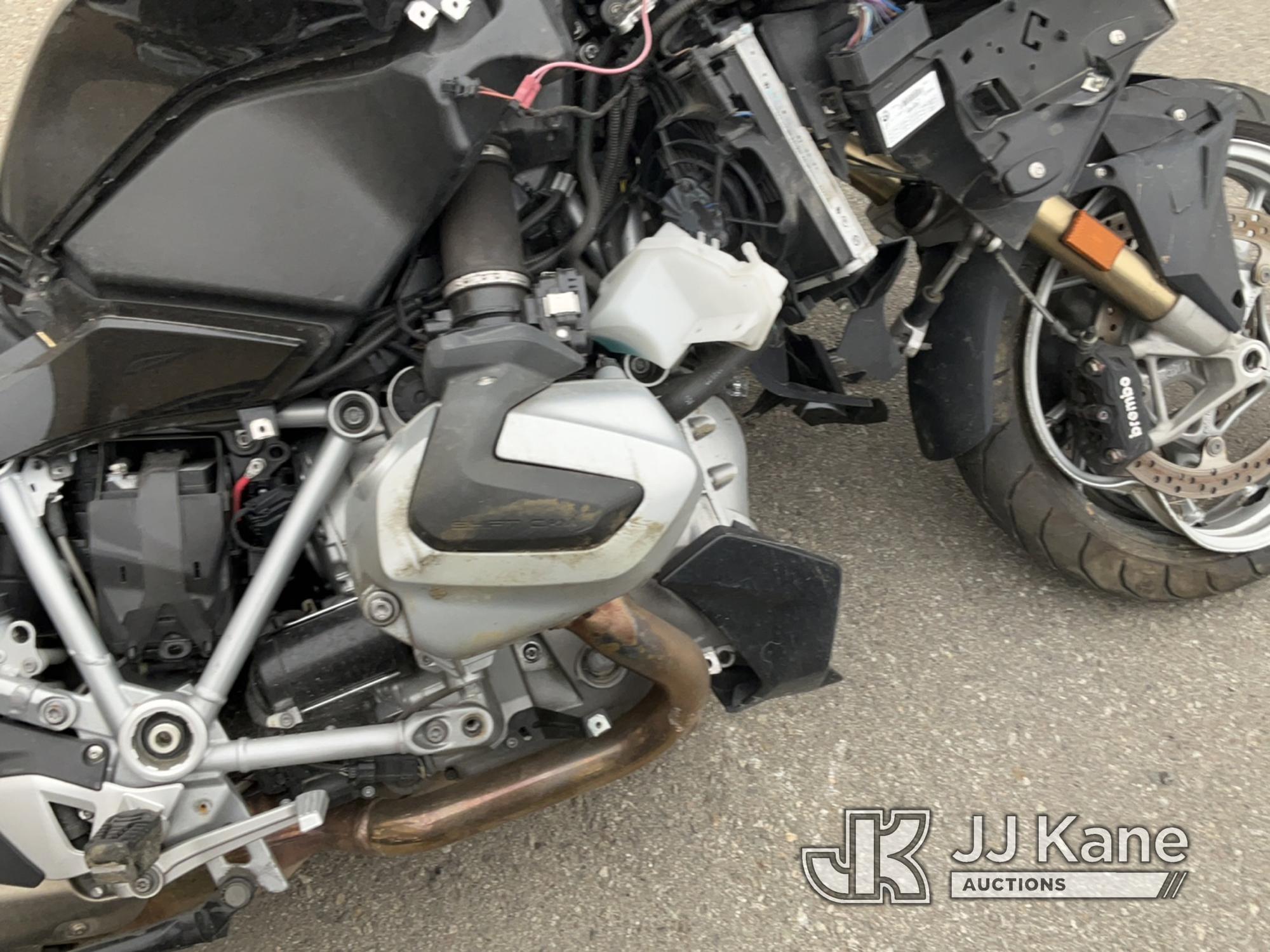 (Jurupa Valley, CA) 2020 BMW R 1250 RT Motorcycle Not Running , No Key , wrecked , Stripped Of Parts