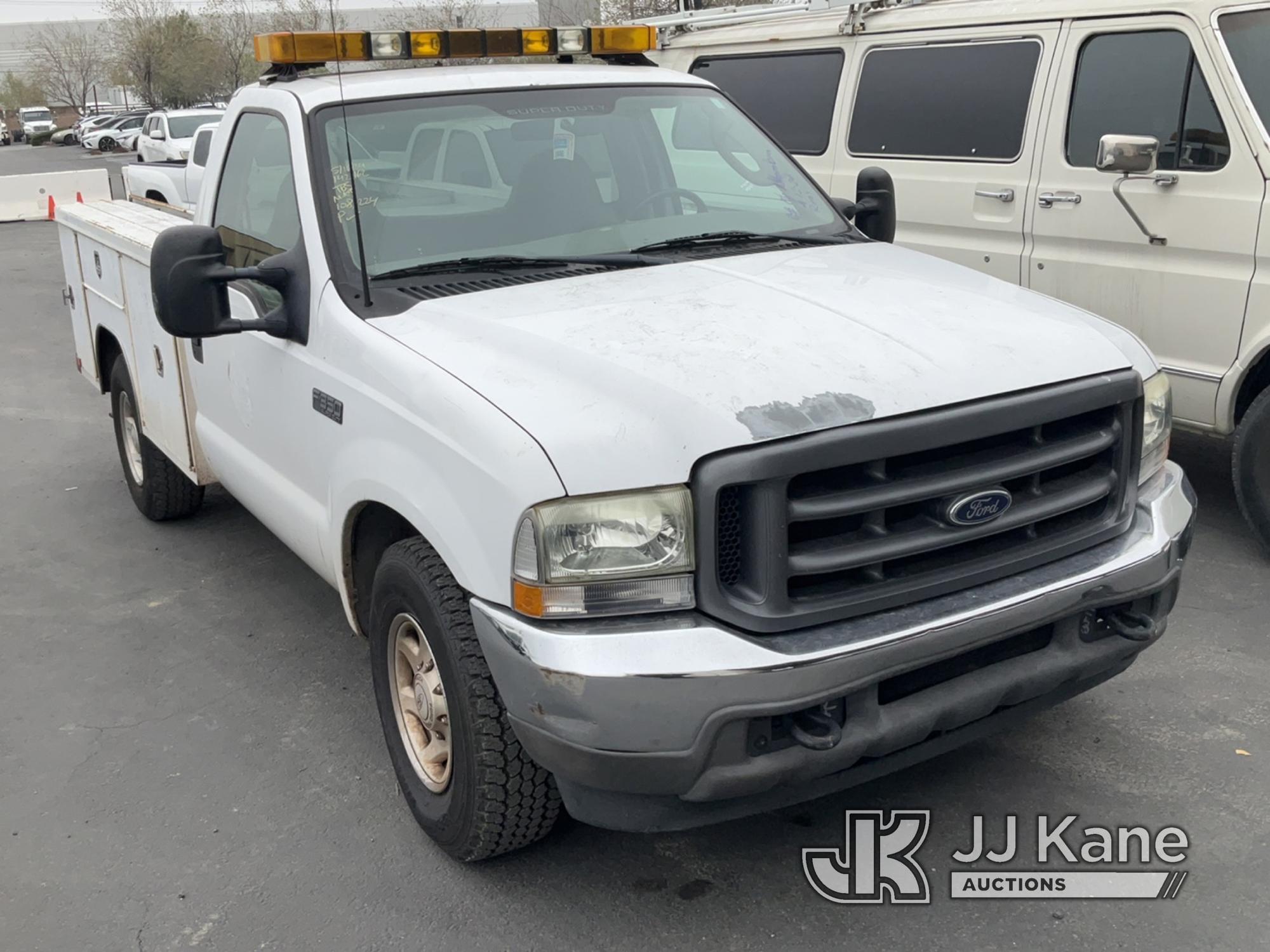 (Jurupa Valley, CA) 2003 Ford F350 Service Truck Runs & Moves , Paint Damage