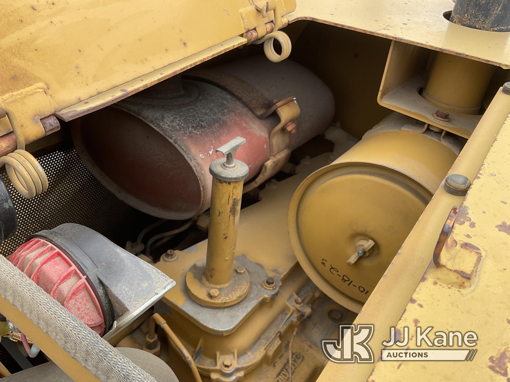 (Jurupa Valley, CA) 1989 Caterpillar Loader 935C Tractor Tracked Skid Steer Loader Runs, Moves & Ope
