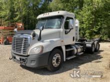 (Barberton, OH) 2014 Freightliner Cascadia CA125D T/A Truck Tractor Runs & Moves) (Seller Note: Weak