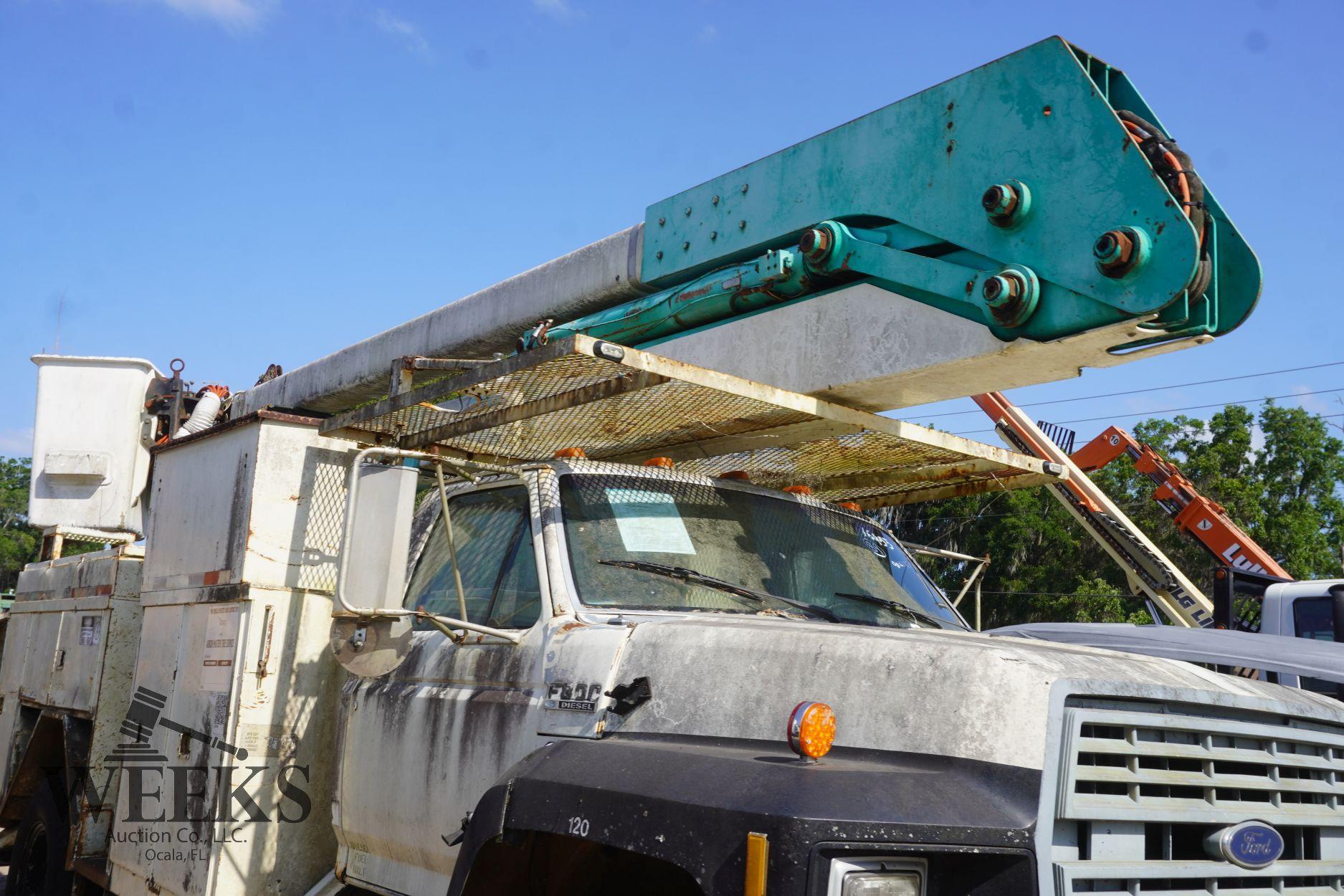 FORD F800 BUCKET TRUCK