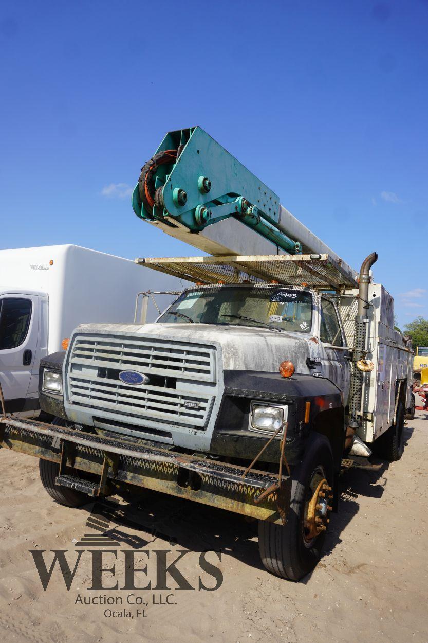 FORD F800 BUCKET TRUCK