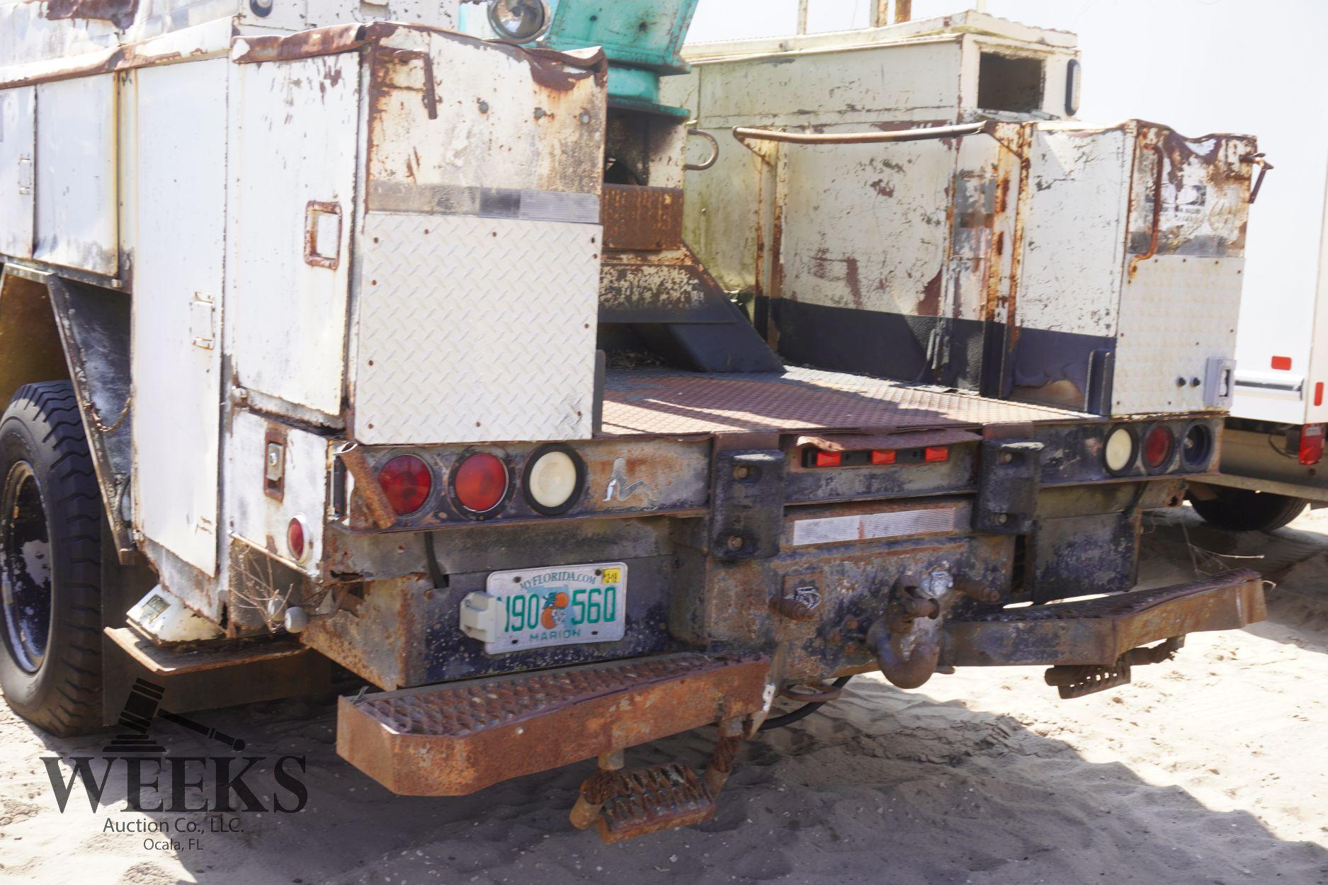 FORD F800 BUCKET TRUCK