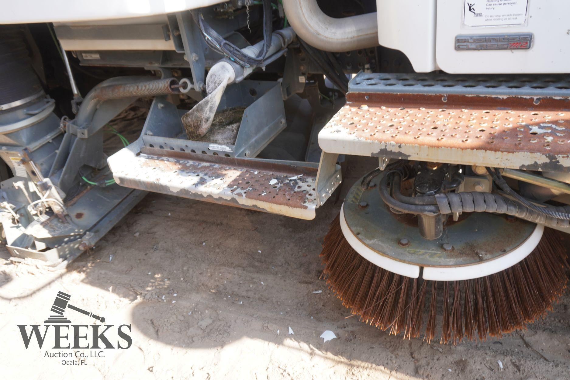 FREIGHTLINER W/SWEEPER