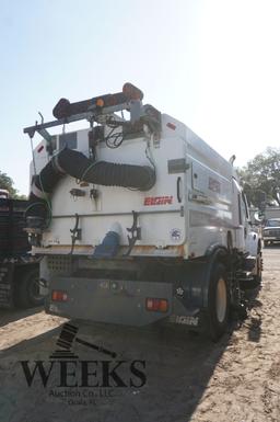 FREIGHTLINER W/SWEEPER