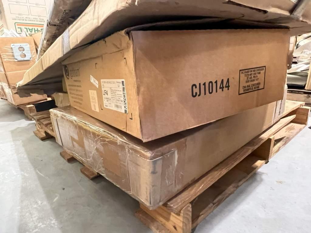 PALLET OF ASSORTED LIGHTING FIXTURES AND MISCELLANEOUS ELECTRICAL PARTS