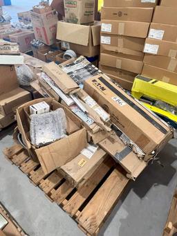 PALLET OF ASSORTED LIGHTING FIXTURES AND MISCELLANEOUS ELECTRICAL PARTS