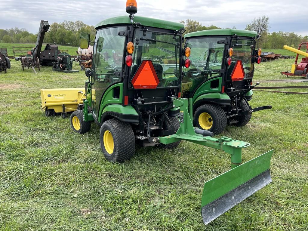 JOHN DEERE 1025R TRACTOR, CAB, HEAT/AC, 4WD, YANMAR 1.267L DIESEL, 3PT, PTO, 2 MIDDLE HYDRAULIC OUTL