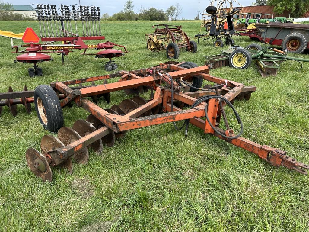 ALLIS CHALMERS 15' DISC, REAR HITCH, SOME CRACKED DISCS