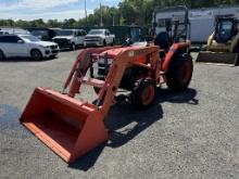 Kubota L3700SU Tractor w/ Front Loader Attatchment