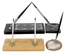 4 Desk Sets With Pens, A Sheaffer No Dot Cartridge Fountain In Slate Stand