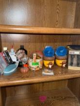 contents of shelf decorative items and more B2