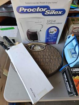 Assorted lot, mostly kitchen items.
