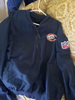 4 Chicago Bears pullovers xxl living room