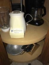 coffee pot/ toaster- blender/knives