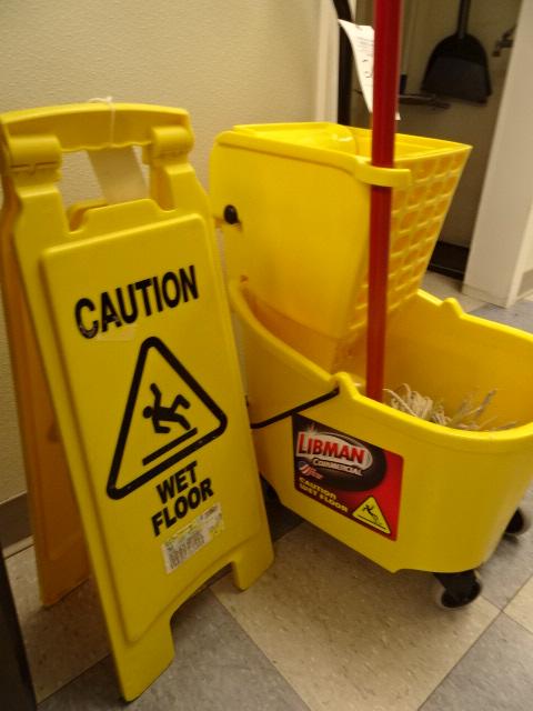 COMERCIAL MOP BUCKET, RUBBERMAID TRASH CAN, FLOOR SIGN, FOLDING CHAIR