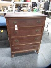 4 DRAWER CHEST OF DRAWERS  32 X 44 X 17