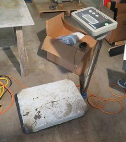 Strongway Platform scale, 330lb capacity, digital read out - tested works great