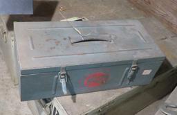 Steel tool box with 5 assorted cylinder hones