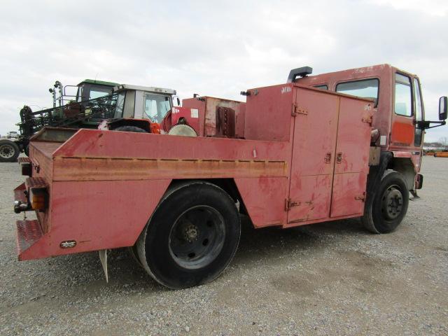 8870 1986 6600 FORD SERVICE TRUCK NO TITLE "SALVAGE BAD CLUTCH"