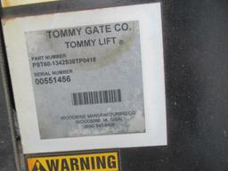TOMMY GATE CO TOMMY HYDRAULIC 1300LB LIFT W/ 5' WIDE GATE