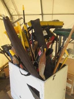 METAL TOTE W/ TAMPER, EDGER, POST HOLE DIGGER, & ASSORTED BROOMS, SHOVELS, RAKES, GARDEN WEED HOES,
