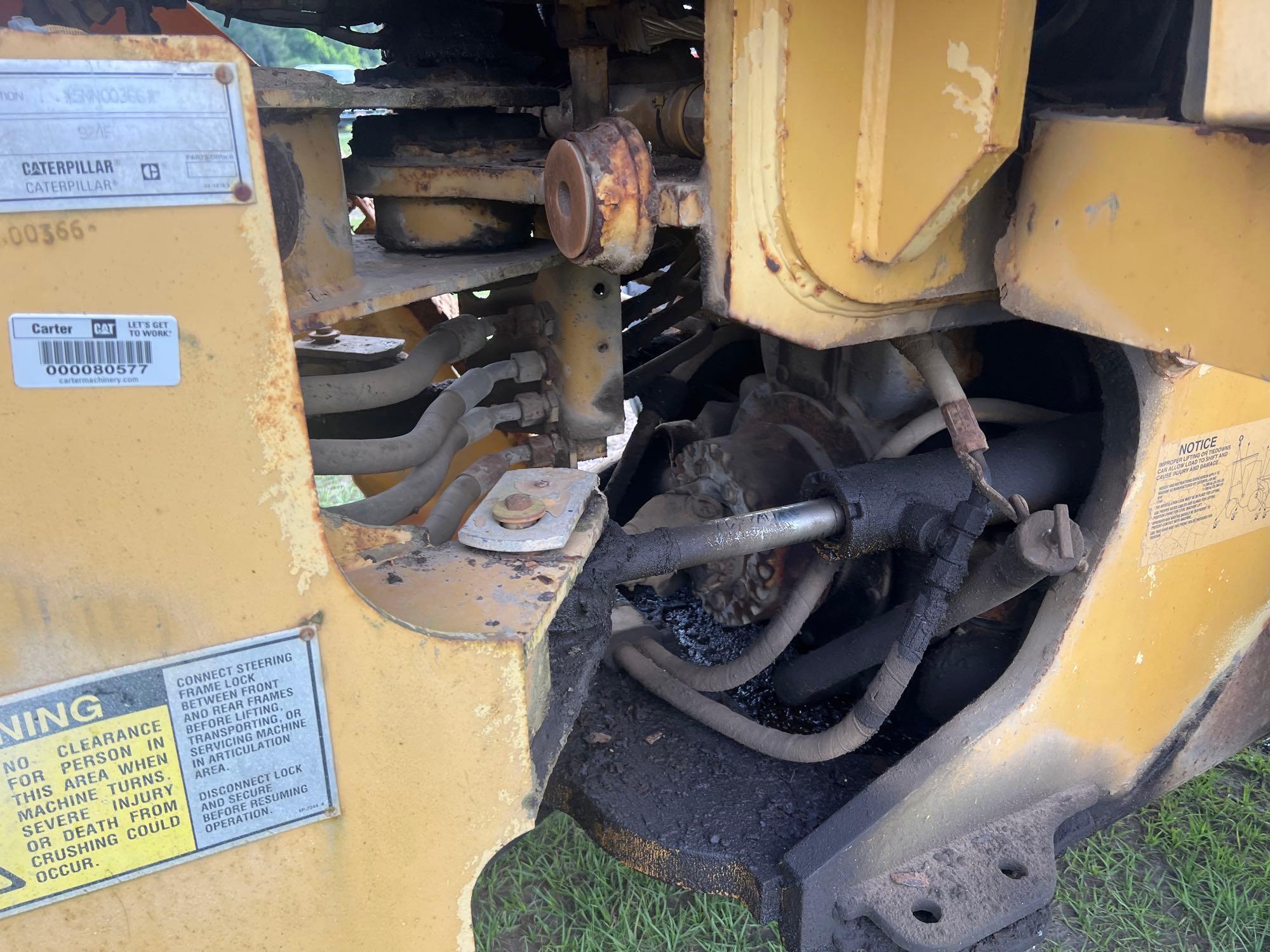 1995 CATERPILLAR 924F LOADER