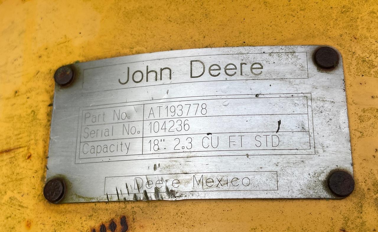 John Deere 18" Excavator Bucket