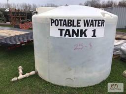 1300 Gallon poly tank