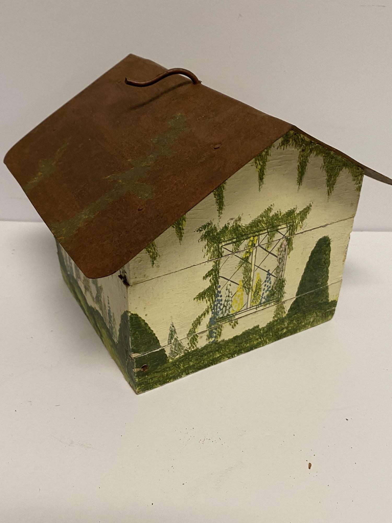 WOODEN BIRDHOUSE WITH METAL ROOF